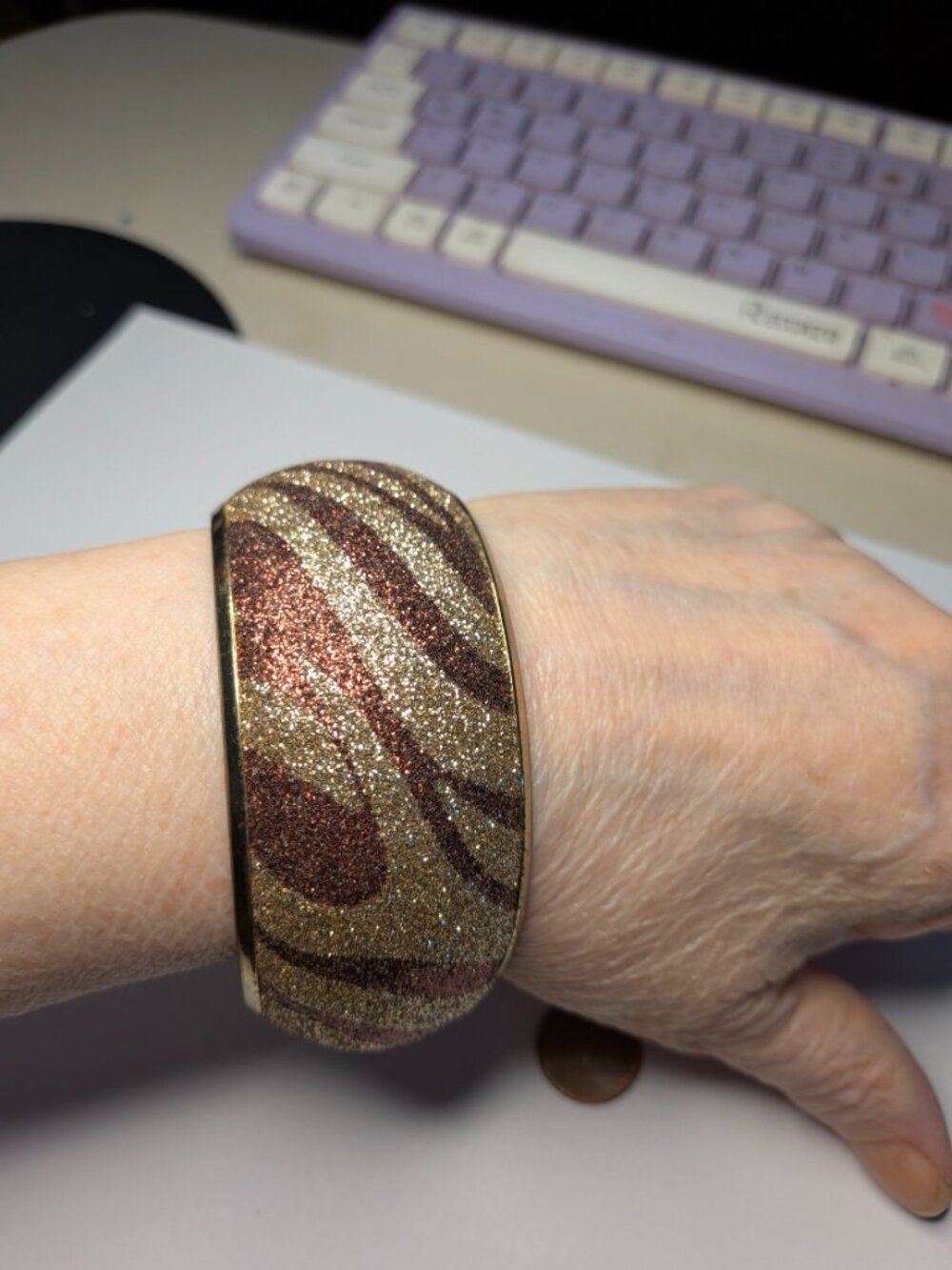 Brown & Gold Glitter Striped Bangle Bracelet – Vintage Glam Statement